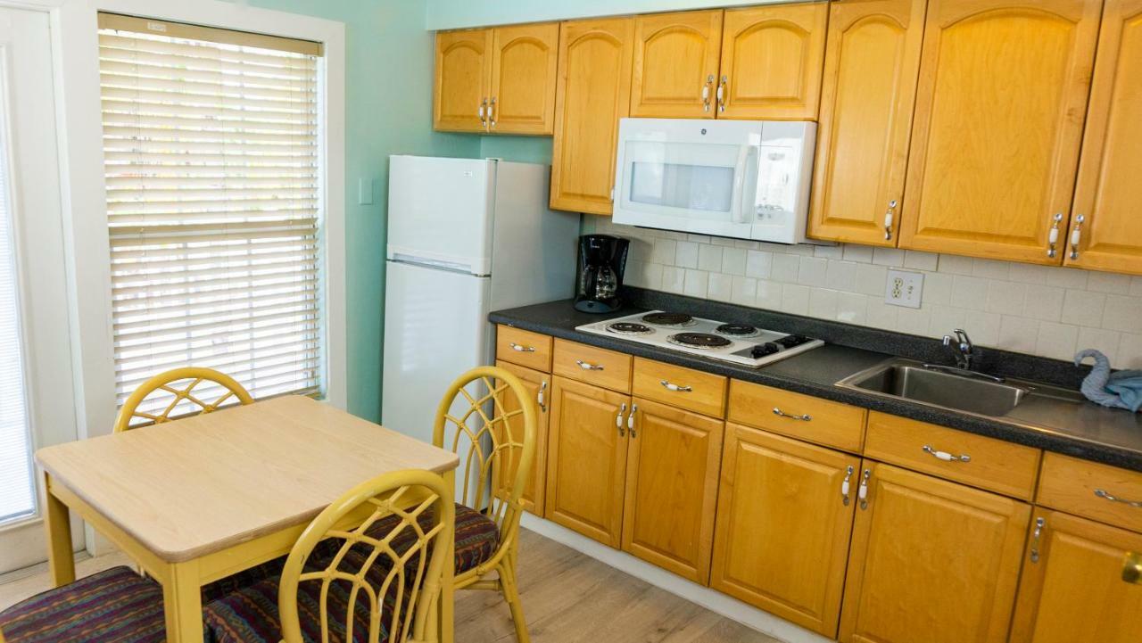 Lighthouse Resort: Inn & Suites Fort Myers Beach Bagian luar foto