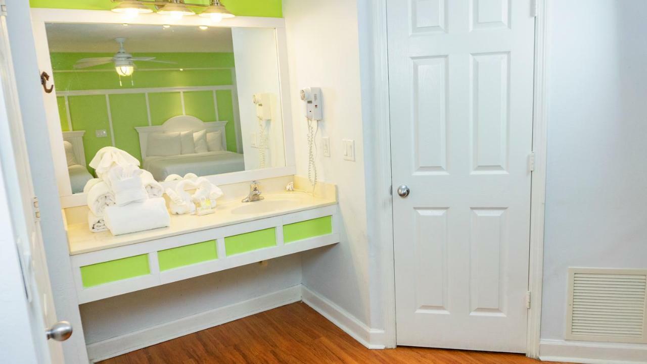 Lighthouse Resort: Inn & Suites Fort Myers Beach Bagian luar foto