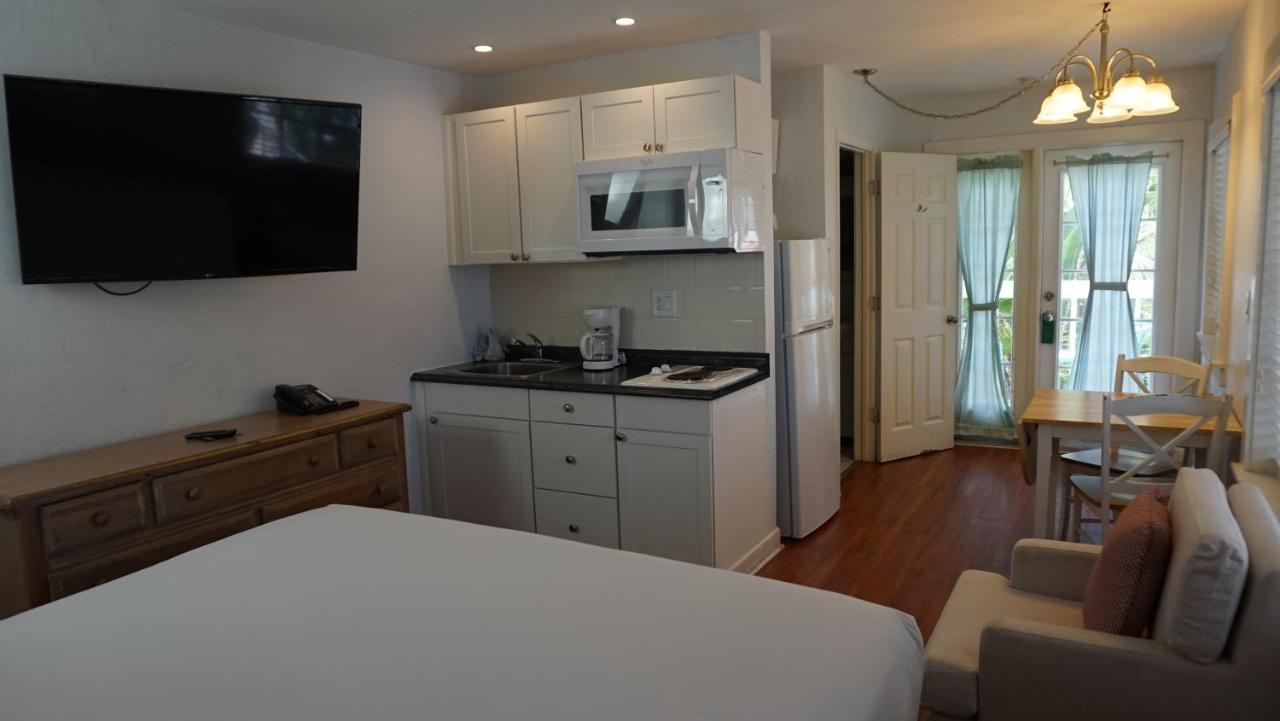 Lighthouse Resort: Inn & Suites Fort Myers Beach Bagian luar foto